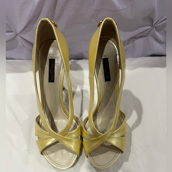 Louis Vuitton Heels - Picture 3 of 4